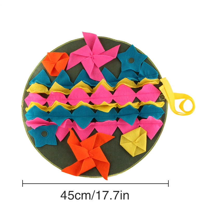 Round snuffle mat for dogs, 45 cm (17.7 in) wide, with colorful fabric strips